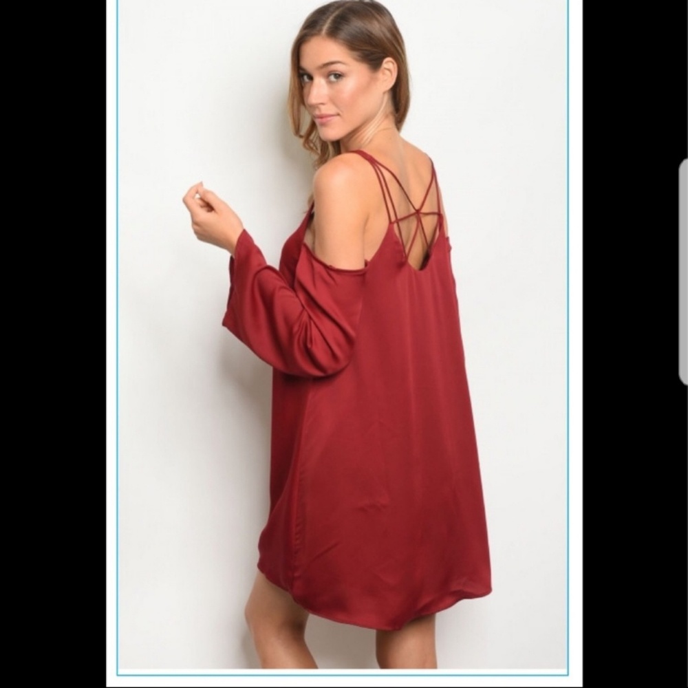 💋3for$10 Host Pick Cold Shoulder dress - Picture 3 of 4